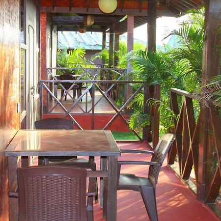 Rock Water Resort Morjim Exterior photo