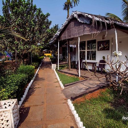 Rock Water Resort Morjim Exterior photo