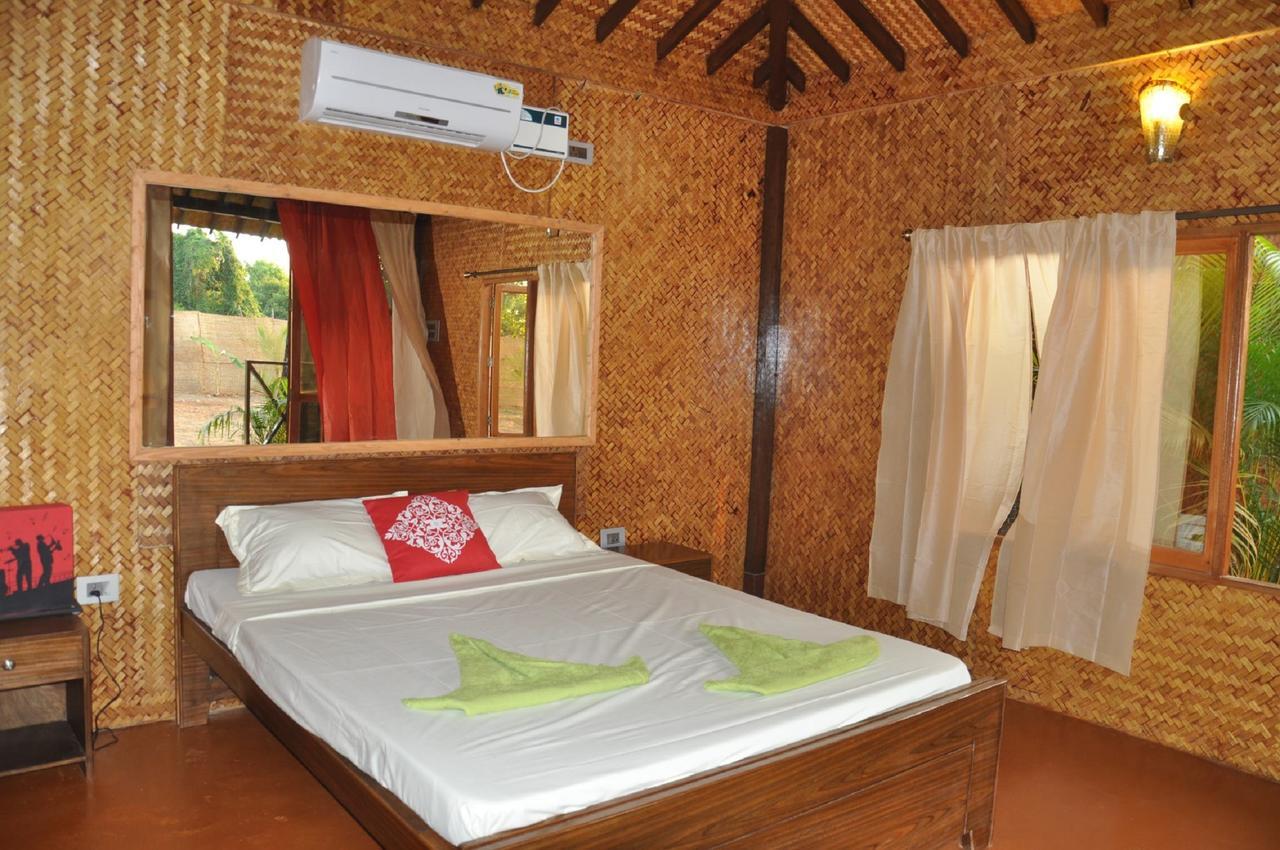 Rock Water Resort Morjim Room photo