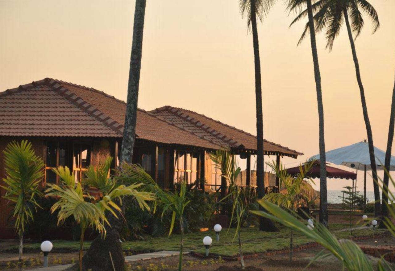 Rock Water Resort Morjim Exterior photo