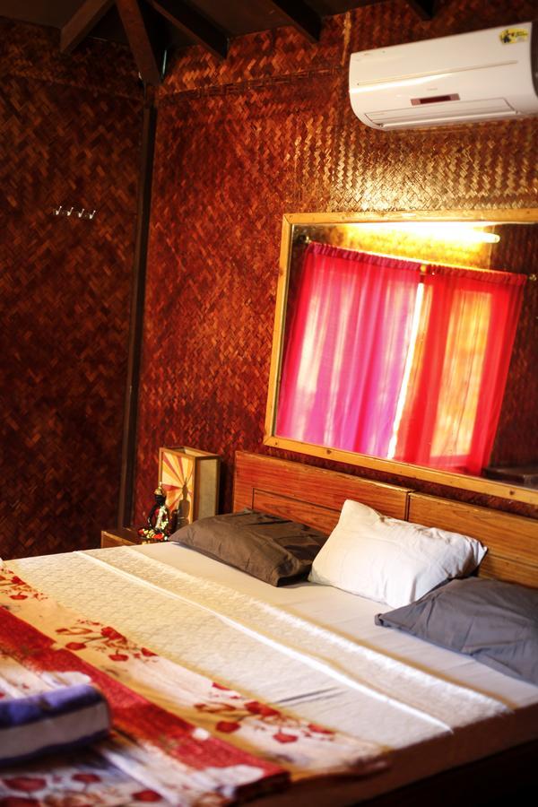 Rock Water Resort Morjim Exterior photo