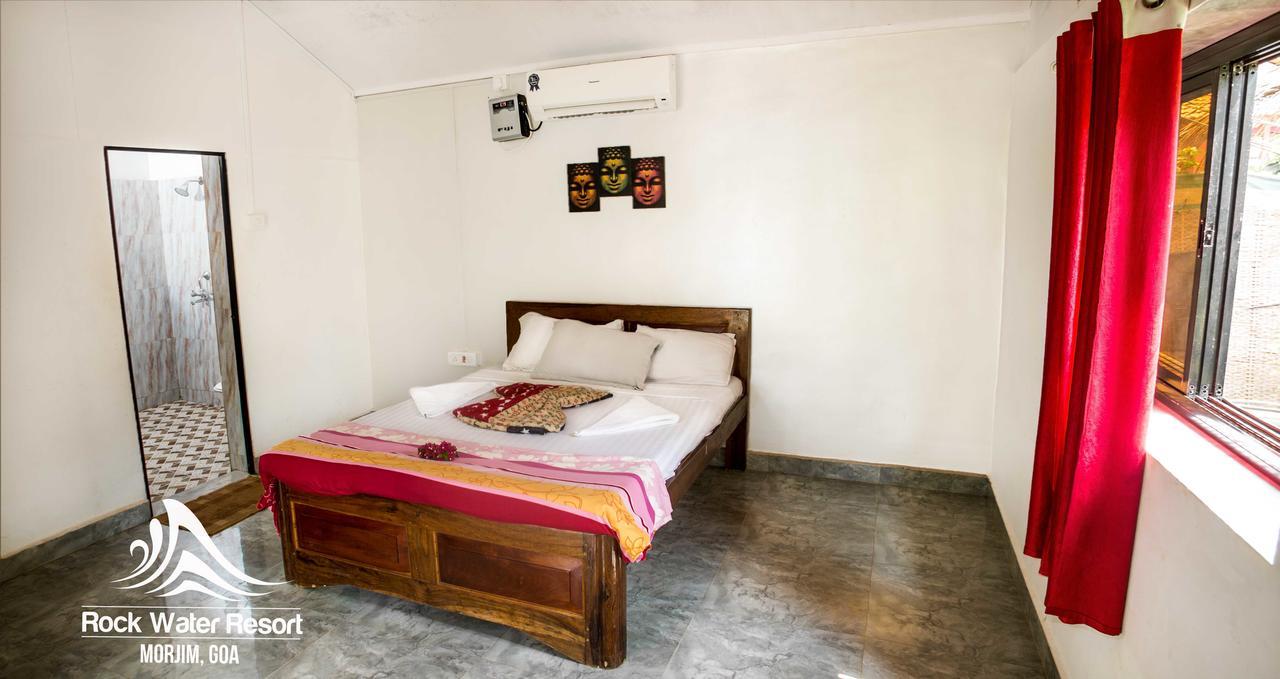 Rock Water Resort Morjim Exterior photo