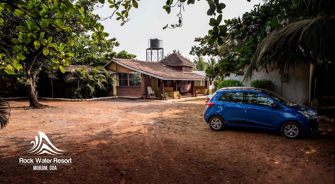 Rock Water Resort Morjim Exterior photo