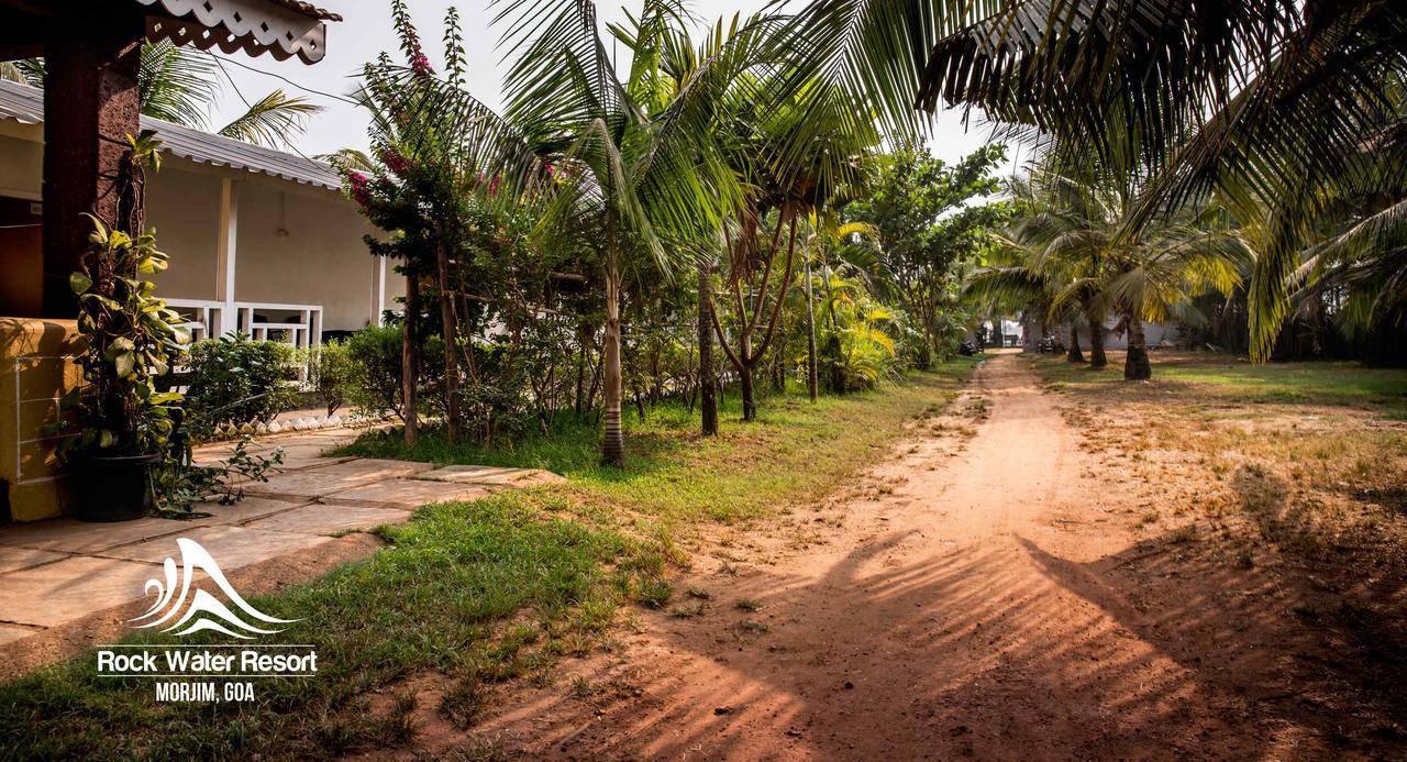 Rock Water Resort Morjim Exterior photo