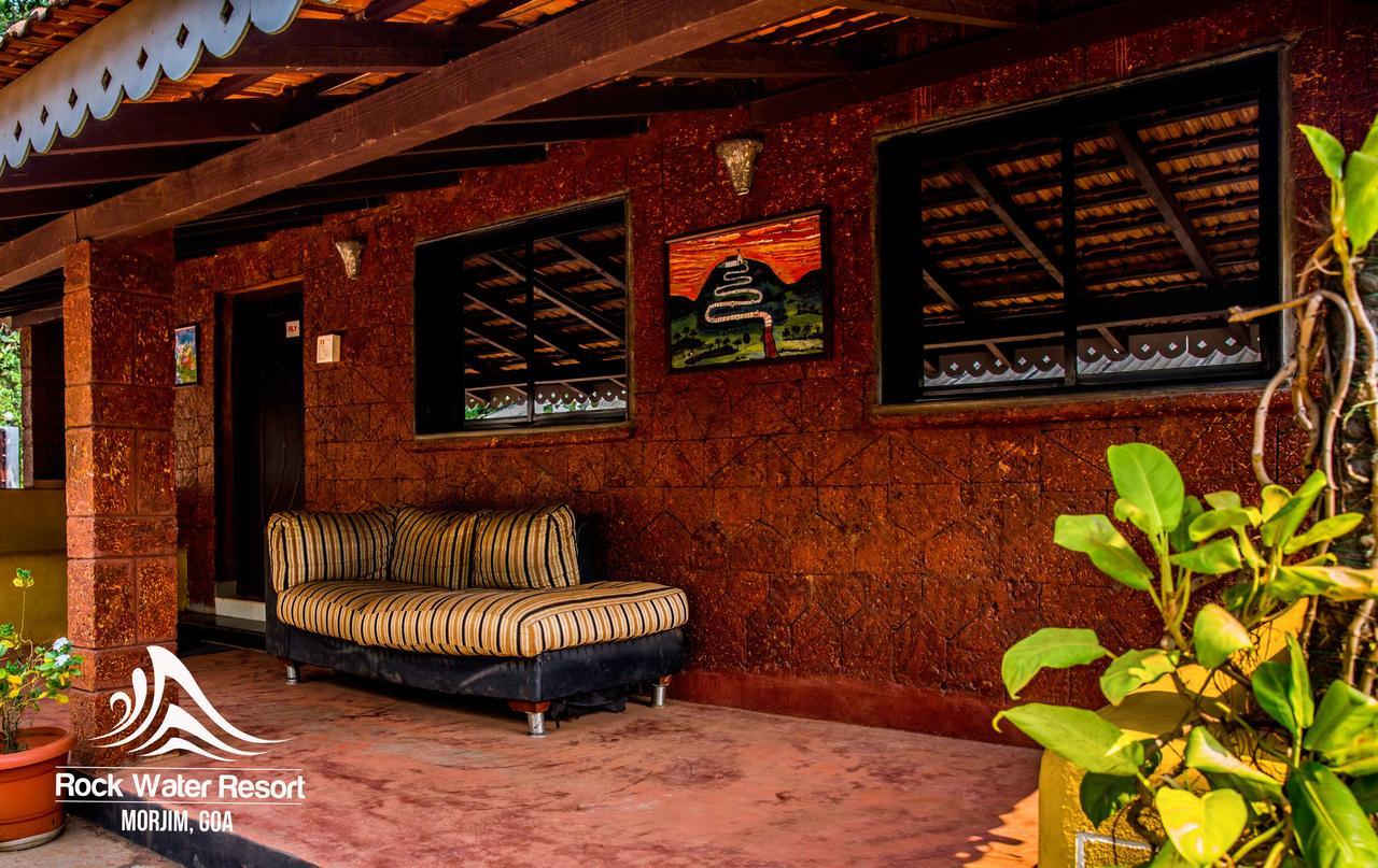 Rock Water Resort Morjim Exterior photo