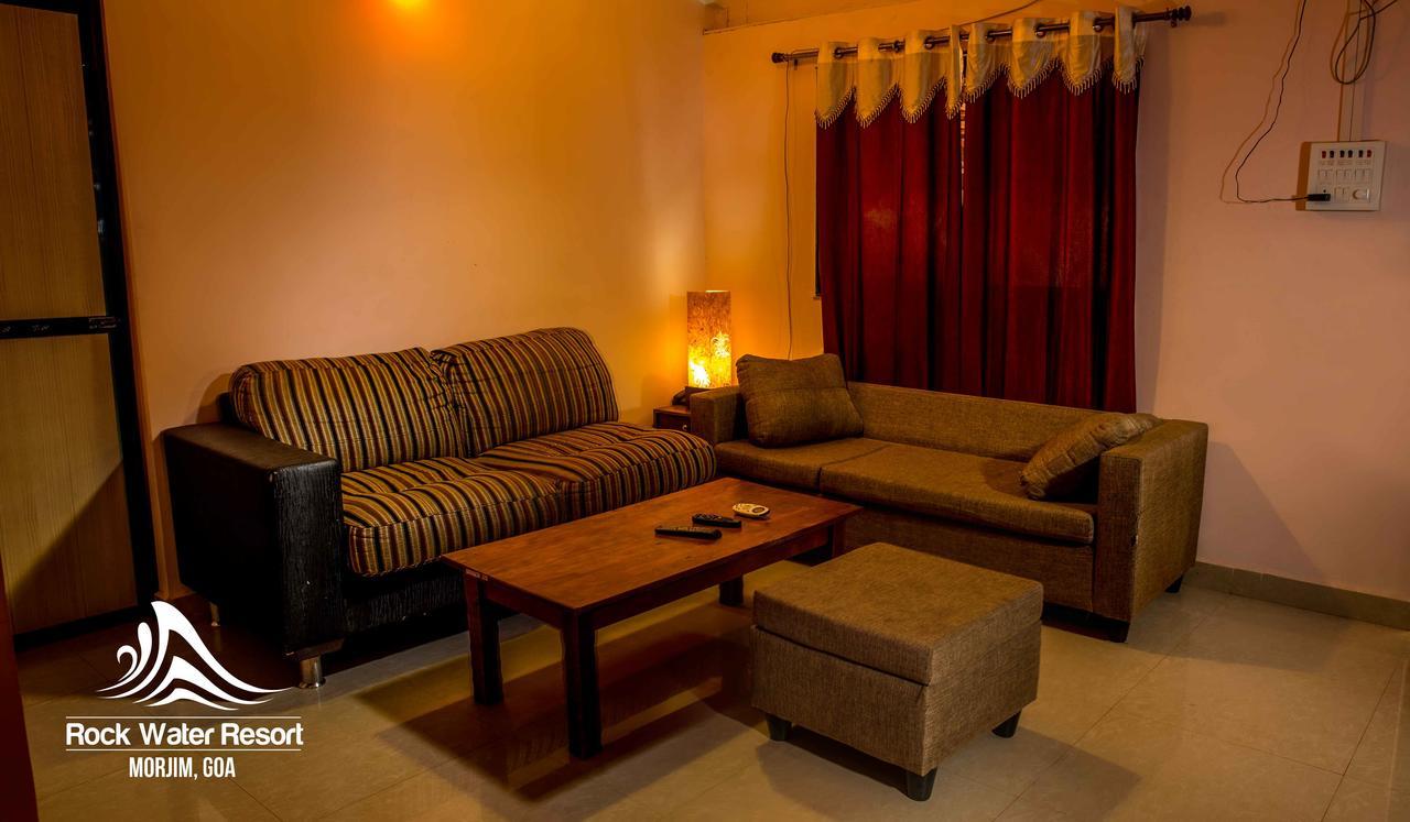 Rock Water Resort Morjim Exterior photo