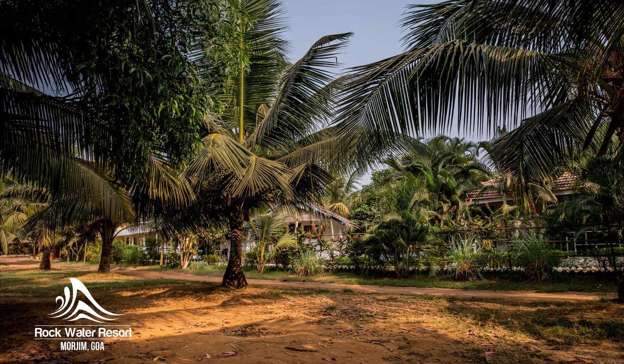 Rock Water Resort Morjim Exterior photo